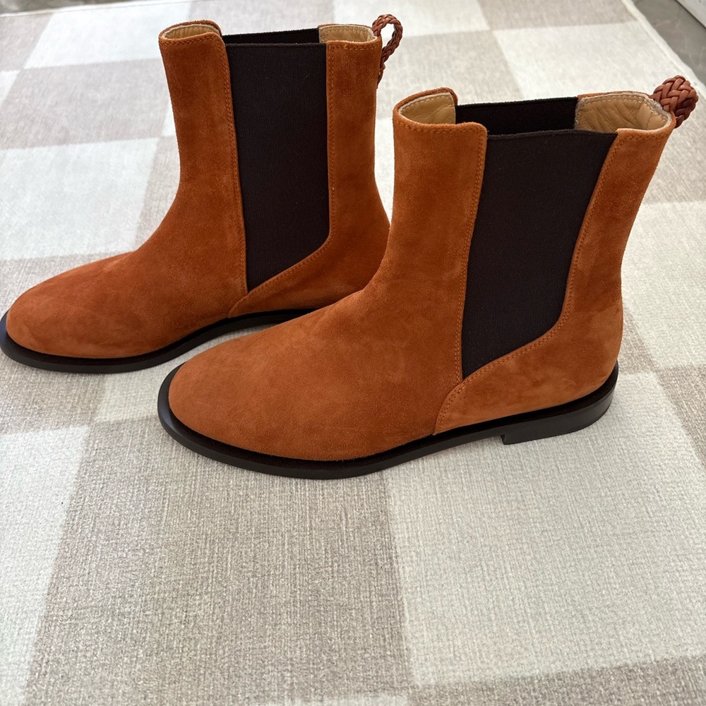 Dear Frances Suede Chelsea Boot Size 40